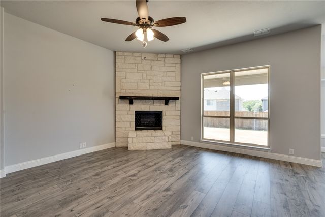 308 Moss Cove Drive, Aubrey, TX 76227