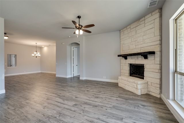 308 Moss Cove Drive, Aubrey, TX 76227