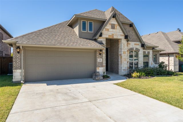 308 Moss Cove Drive, Aubrey, TX 76227
