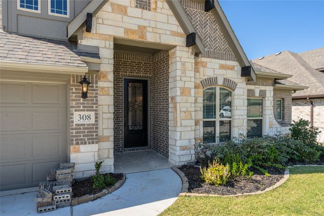 308 Moss Cove Drive, Aubrey, TX 76227