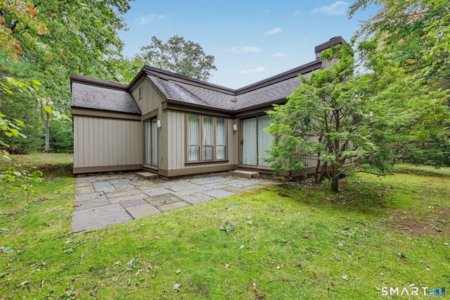 4 Heritage Crest C, Southbury, CT 06488