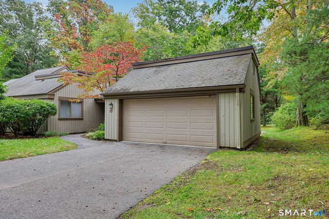 4 Heritage Crest C, Southbury, CT 06488