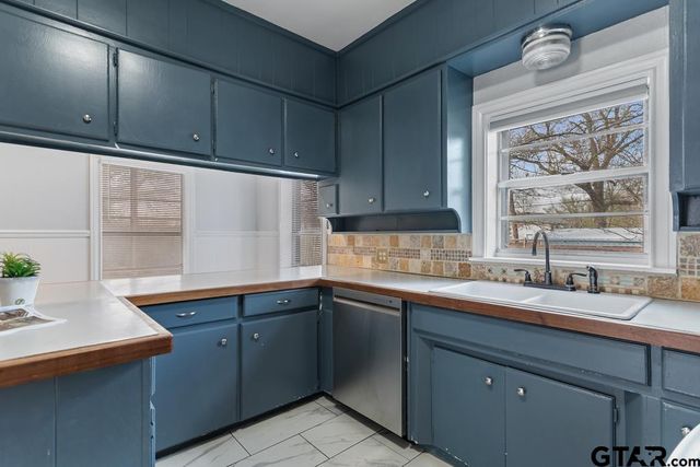 1015 Donnybrook Ave, Tyler, TX 75701