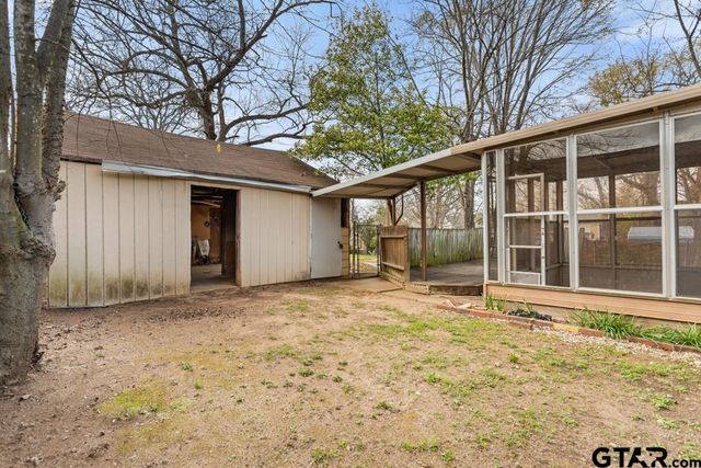 1015 Donnybrook Ave, Tyler, TX 75701