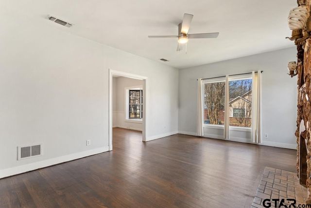 1015 Donnybrook Ave, Tyler, TX 75701