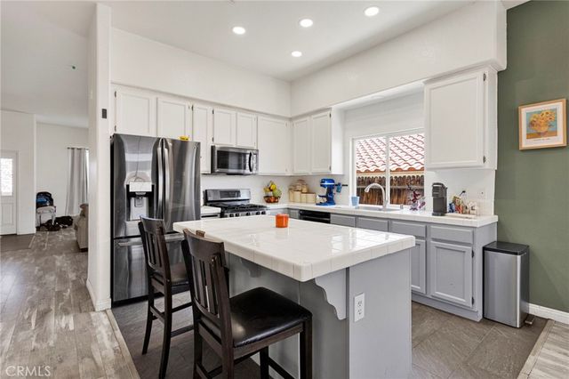 17592 Electra Drive, Victorville, CA 92395