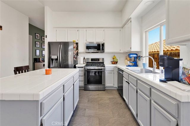 17592 Electra Drive, Victorville, CA 92395