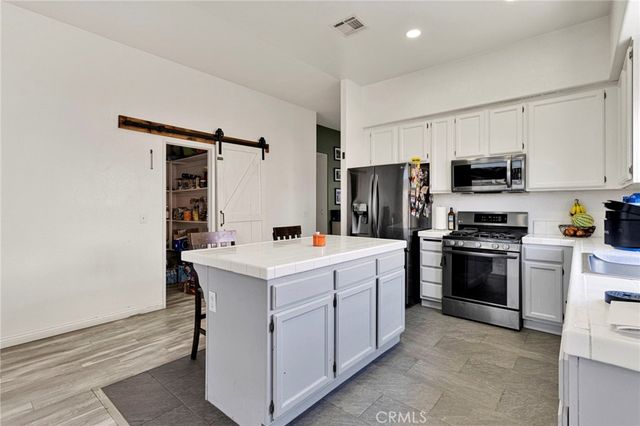 17592 Electra Drive, Victorville, CA 92395
