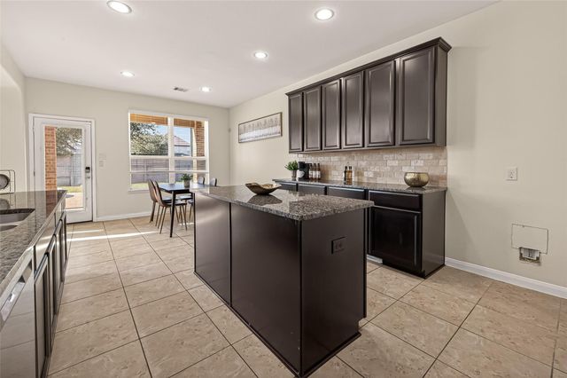 2208 Hannah Creek Court, Pearland, TX 77089