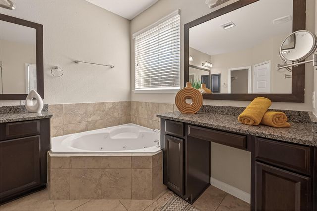 2208 Hannah Creek Court, Pearland, TX 77089