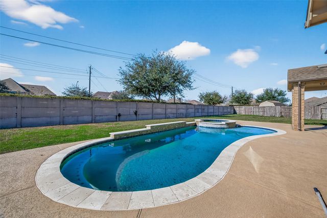 2208 Hannah Creek Court, Pearland, TX 77089