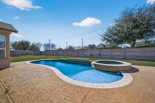 2208 Hannah Creek Court, Pearland, TX 77089