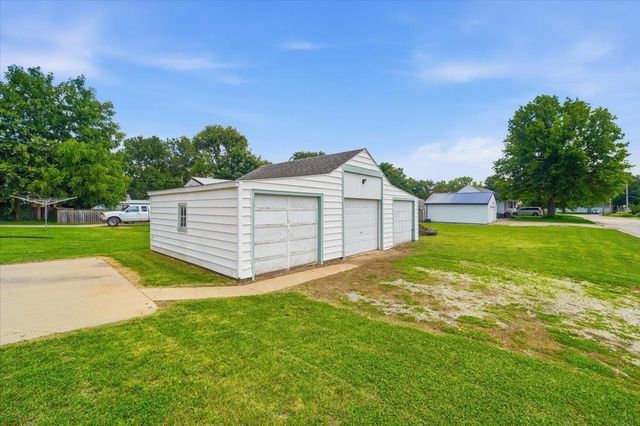 602 E End Avenue, Evansdale, IA 50707