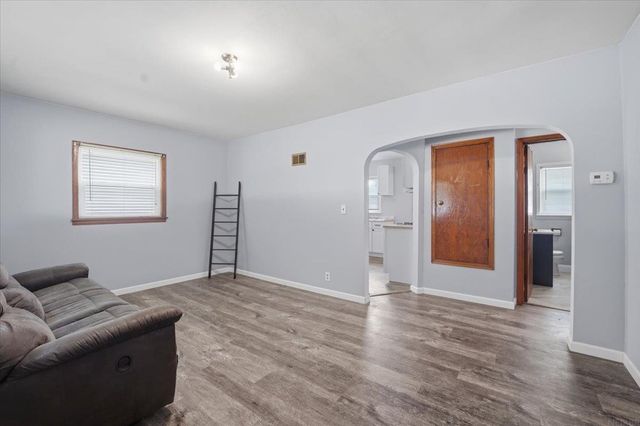602 E End Avenue, Evansdale, IA 50707