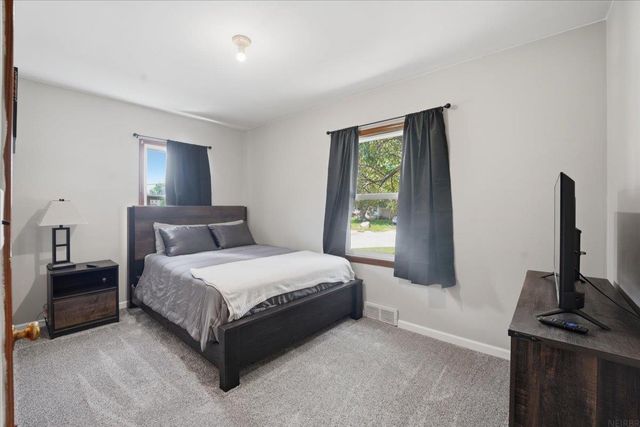 602 E End Avenue, Evansdale, IA 50707