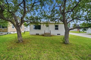 602 E End Avenue, Evansdale, IA 50707