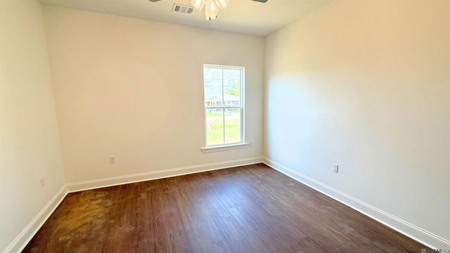 515 S Iberville Ave, Gonzales, LA 70737