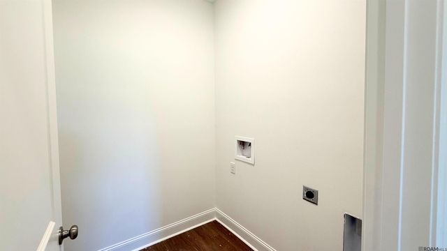 515 S Iberville Ave, Gonzales, LA 70737