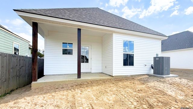 515 S Iberville Ave, Gonzales, LA 70737