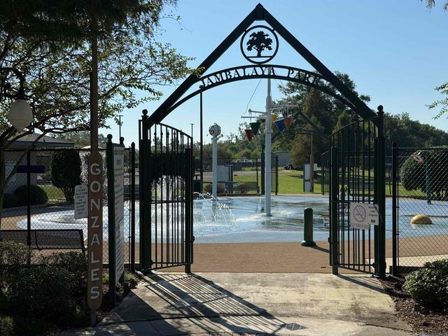 515 S Iberville Ave, Gonzales, LA 70737