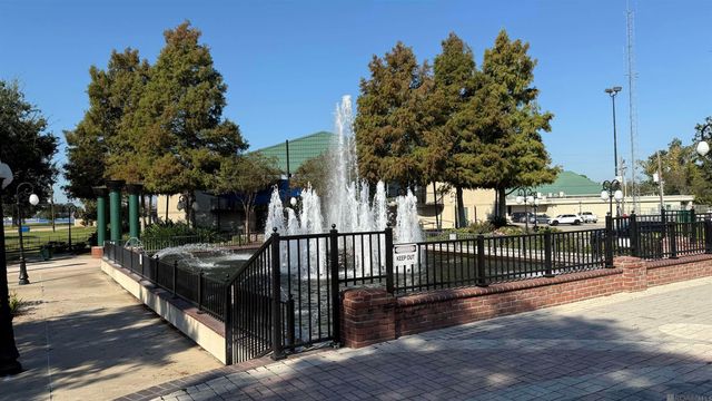 515 S Iberville Ave, Gonzales, LA 70737