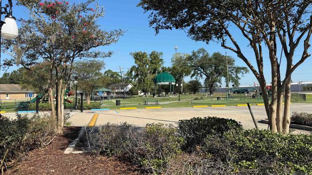 515 S Iberville Ave, Gonzales, LA 70737