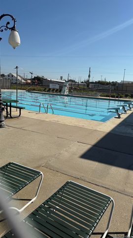 515 S Iberville Ave, Gonzales, LA 70737