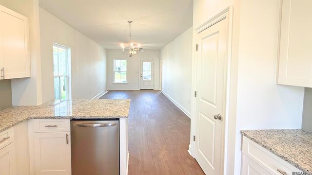 515 S Iberville Ave, Gonzales, LA 70737