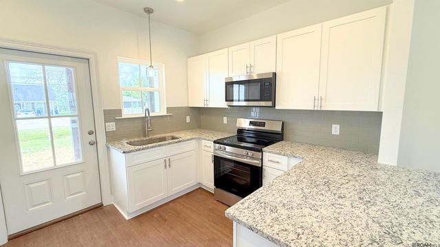 515 S Iberville Ave, Gonzales, LA 70737