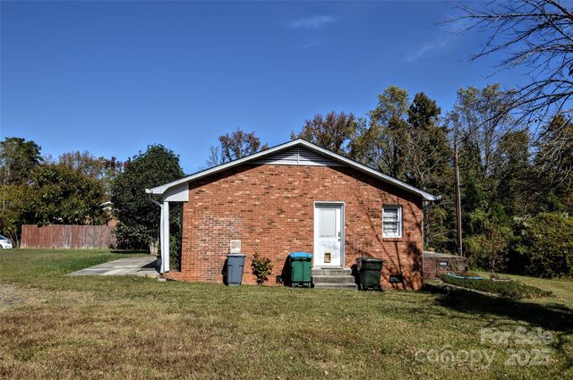 2446 Sam Newell Road, Matthews, NC 28104