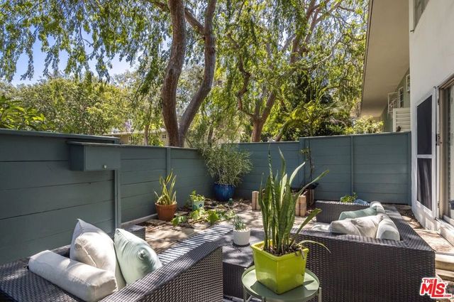 5383 Village, Los Angeles, CA 90016