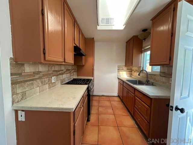 743 Park Pl, Escondido, CA 92025