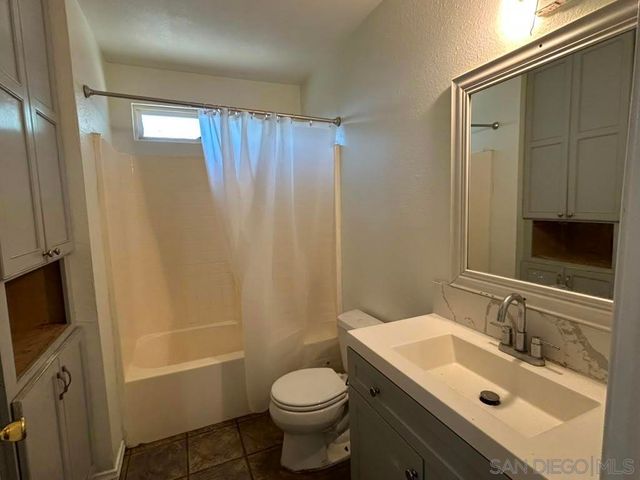 743 Park Pl, Escondido, CA 92025