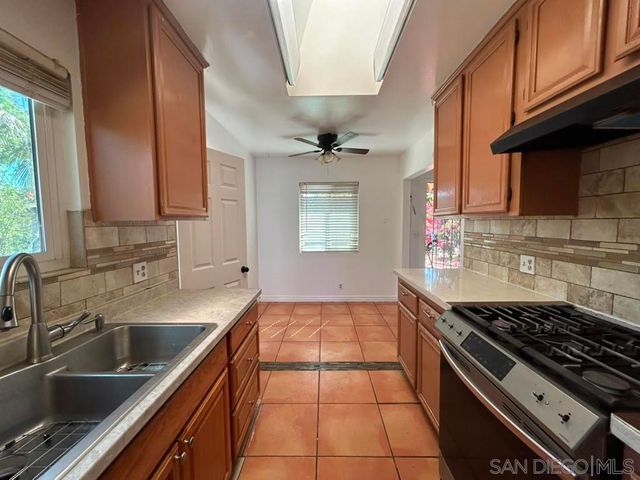 743 Park Pl, Escondido, CA 92025