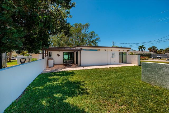 302 41ST AVENUE, St Pete Beach, FL 33706