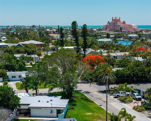 302 41ST AVENUE, St Pete Beach, FL 33706