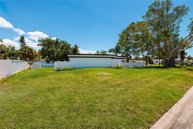 302 41ST AVENUE, St Pete Beach, FL 33706
