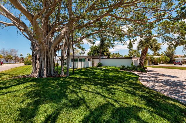 302 41ST AVENUE, St Pete Beach, FL 33706