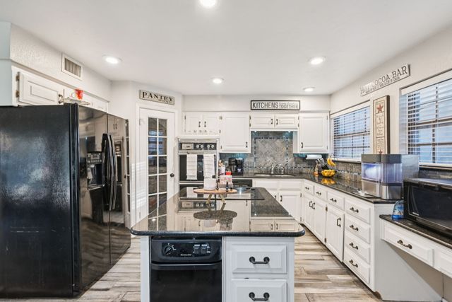 9140 Westwood Shores Drive, Fort Worth, TX 76179