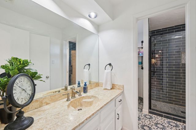 9140 Westwood Shores Drive, Fort Worth, TX 76179