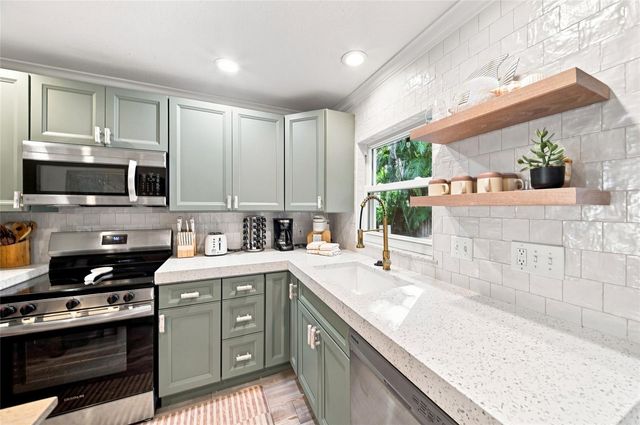 205 82ND STREET, Holmes Beach, FL 34217
