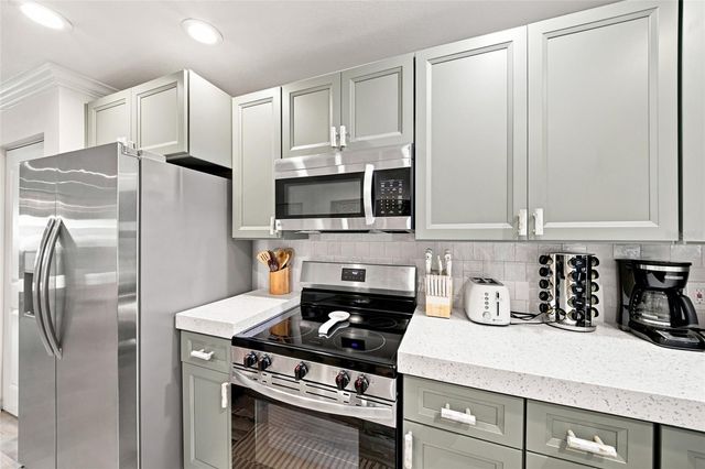 205 82ND STREET, Holmes Beach, FL 34217
