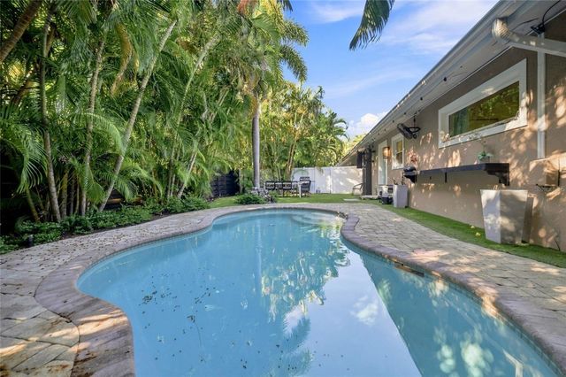 205 82ND STREET, Holmes Beach, FL 34217