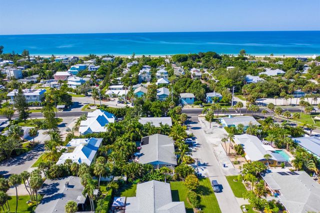 205 82ND STREET, Holmes Beach, FL 34217