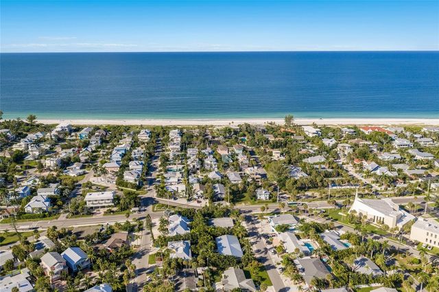 205 82ND STREET, Holmes Beach, FL 34217