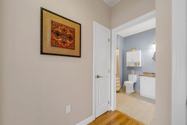 8 Walnut St 418, Peabody, MA 01960