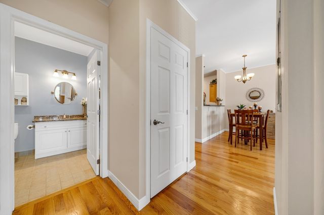 8 Walnut St 418, Peabody, MA 01960