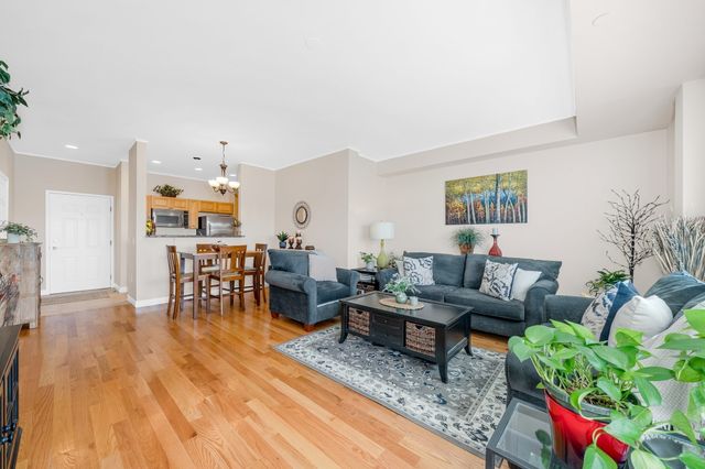8 Walnut St 418, Peabody, MA 01960