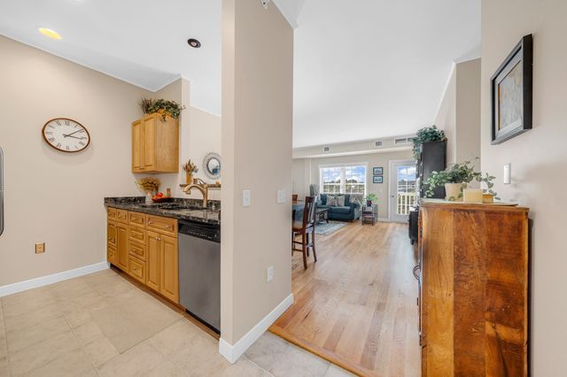 8 Walnut St 418, Peabody, MA 01960