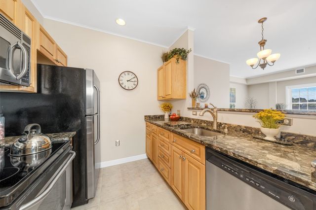 8 Walnut St 418, Peabody, MA 01960